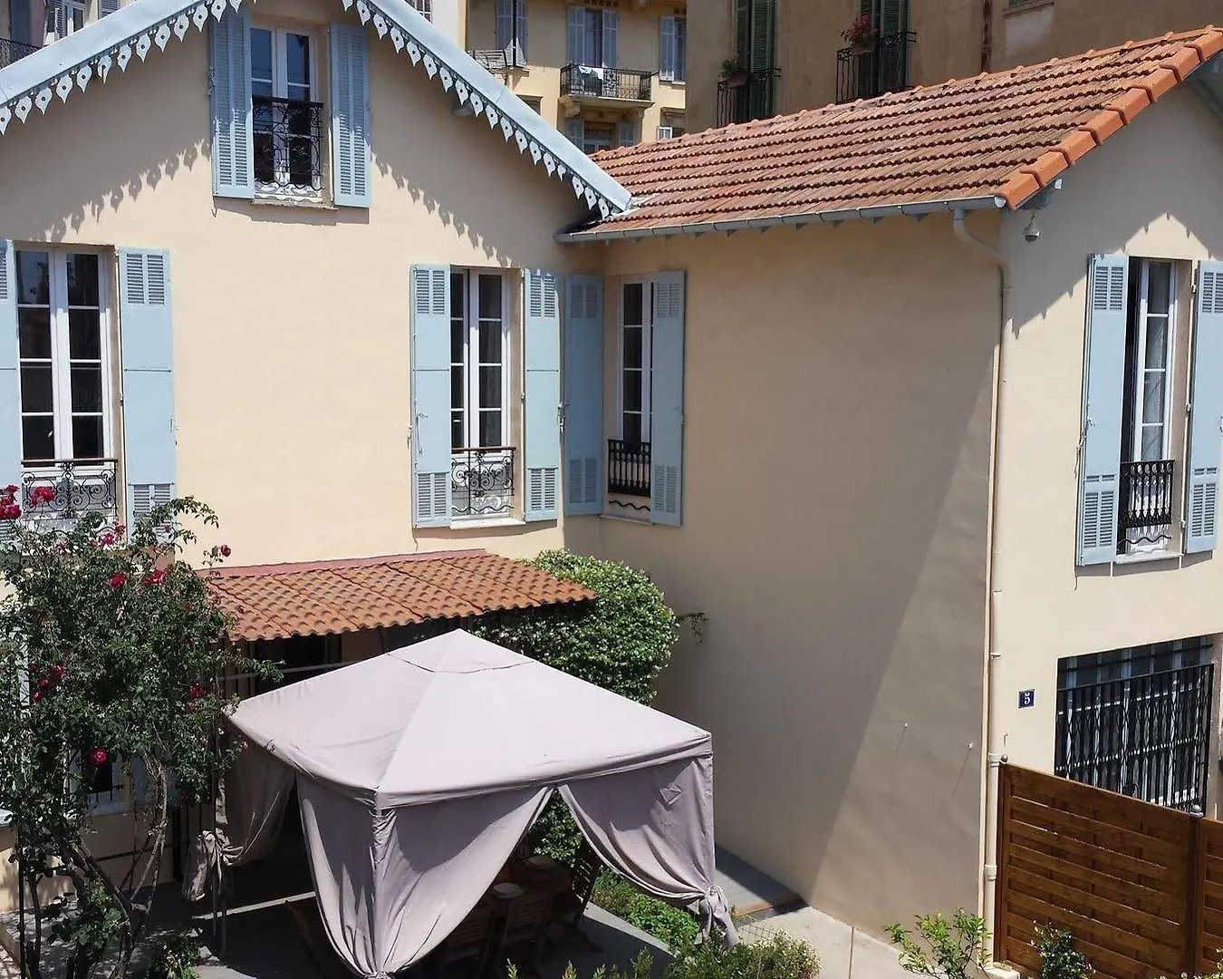 Brand New Villa In The City Center Cannes 3*,  Francia