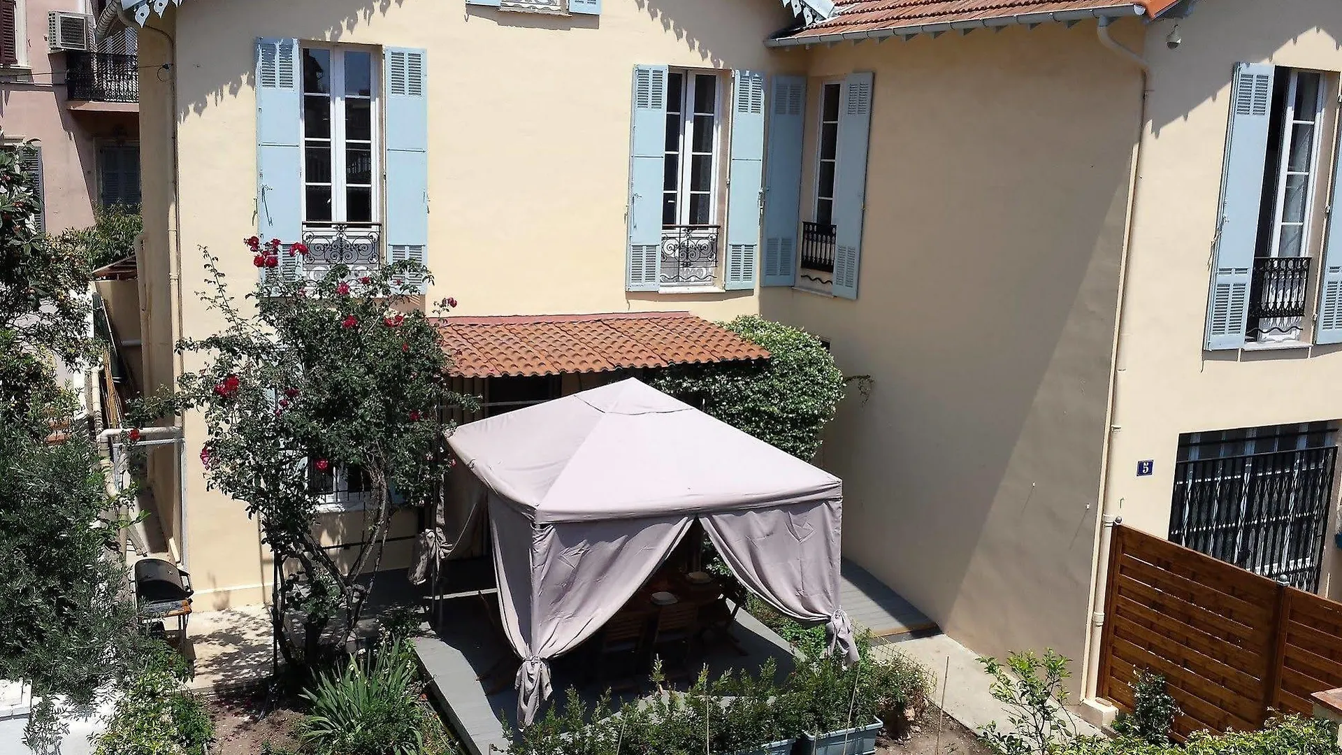 فندق Brand New Villa In The City Center كان